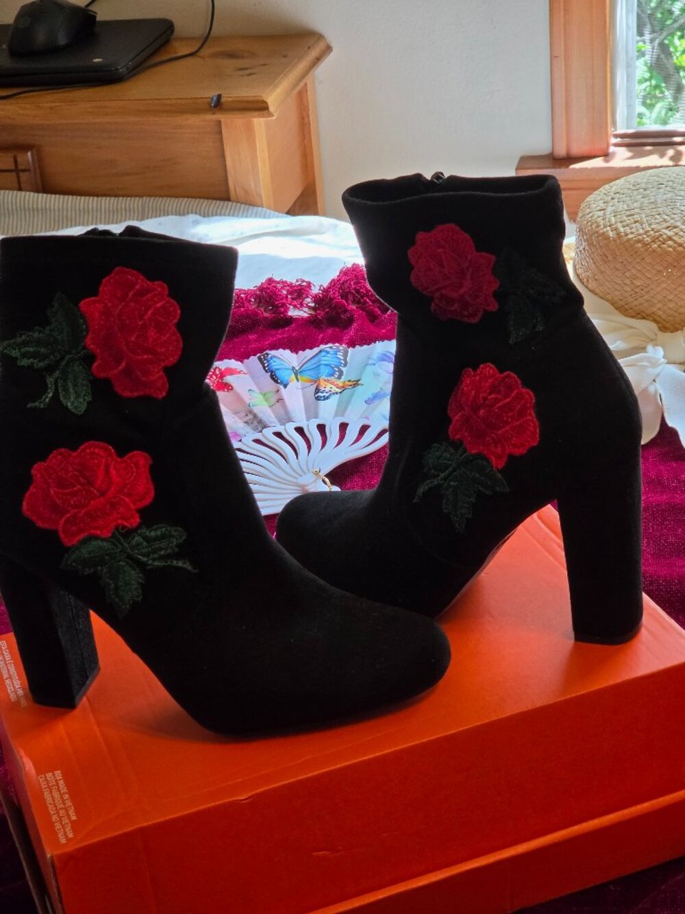 BAMBOO SUEDE ANKLE BOOTS WITH ROSES AND LEAVES EMBROIDERY BRAND NEW!! SIZE 8